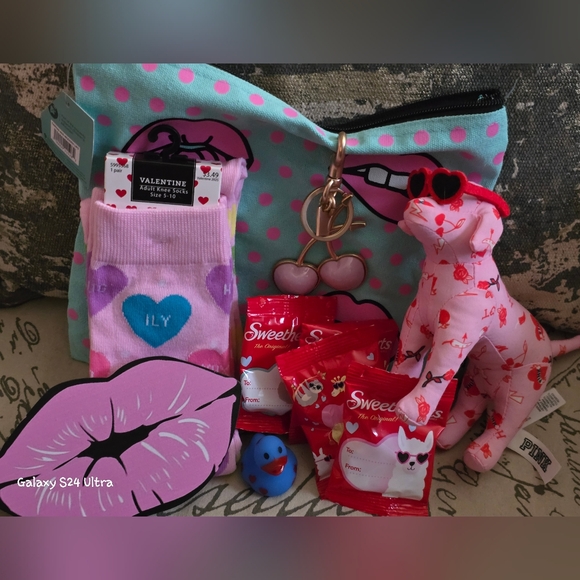 💗Valentine's Packed 7 Piece Gift Bag 💕 - Picture 4 of 12